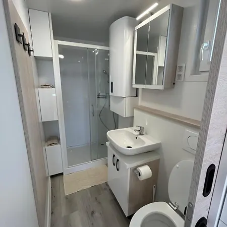 Hausboot Santa Lucia Novigrad - Floating Sea House *