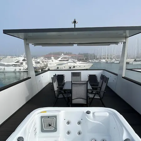 Hausboot Santa Lucia Novigrad - Floating Sea House *