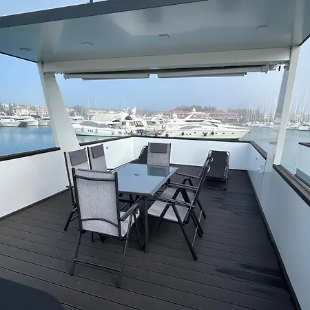 Hausboot Santa Lucia Novigrad - Floating Sea House *