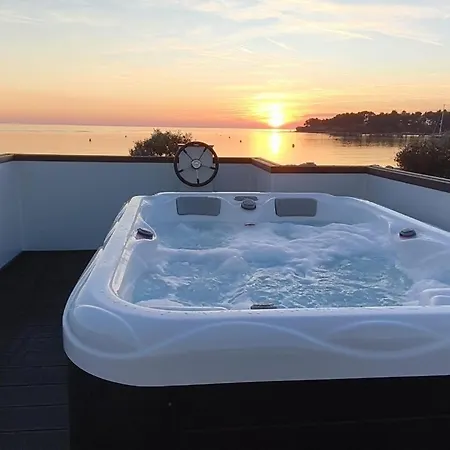 Διαμέρισμα Hausboot Santa Lucia Novigrad - Floating Sea House *