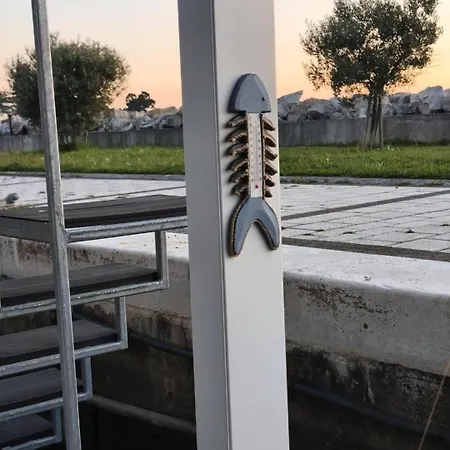 Διαμέρισμα Hausboot Santa Lucia Novigrad - Floating Sea House *