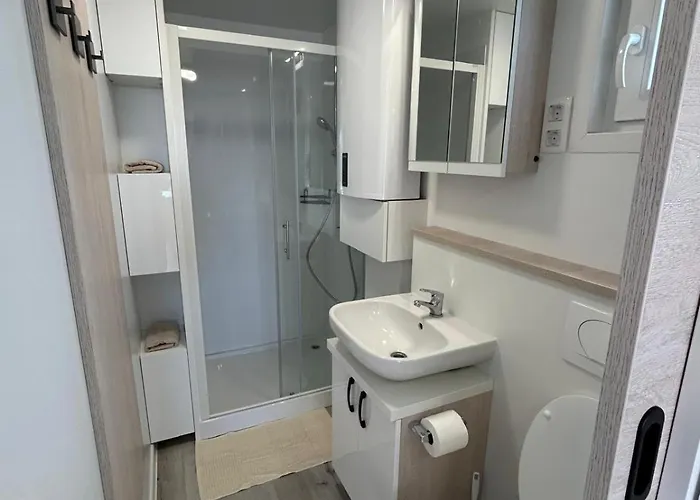 Hausboot Santa Lucia Novigrad - Floating Sea House *