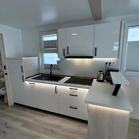 Hausboot Santa Lucia Novigrad - Floating Sea House 아파트 *